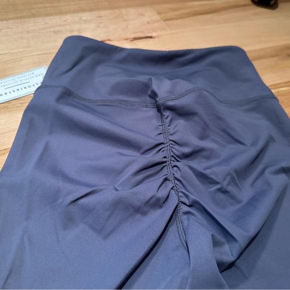 Astoria Luxe Scrunch Legging - Picture 4 of 8